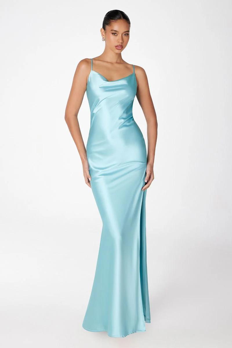 Vestido Azul de Satín